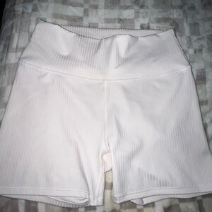 Vuori Women's Inversion Rib bike Shorts Cream